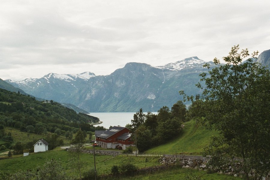 2003060703 oppstryn